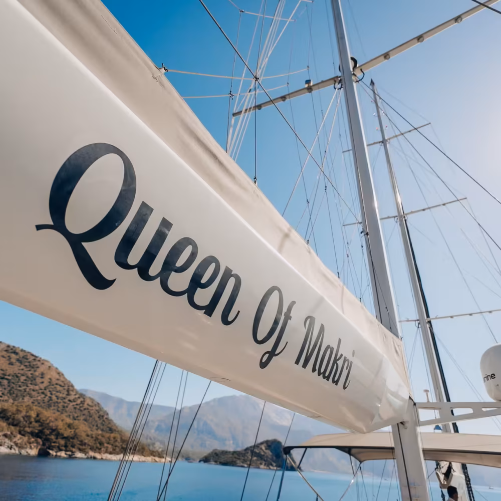 QUEEN-OF-MAKRI-GENERIC-EXTERIOR
