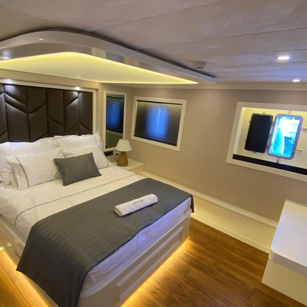 QUEEN-OF-MAKRI-VIP-cabin-2.jpeg