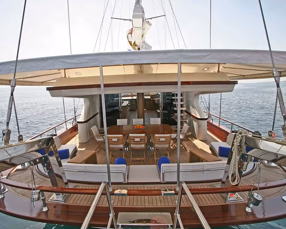 248040749-getaway-aft-seating-area
