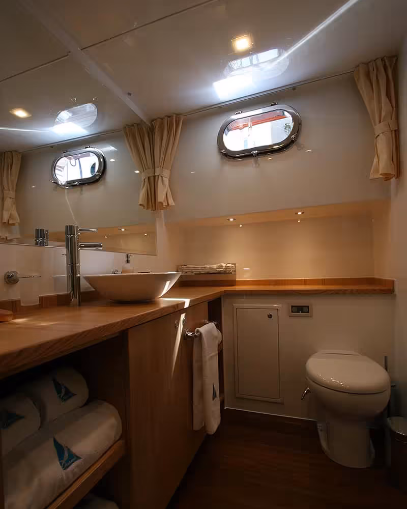 248040753-getaway-bathroom-2
