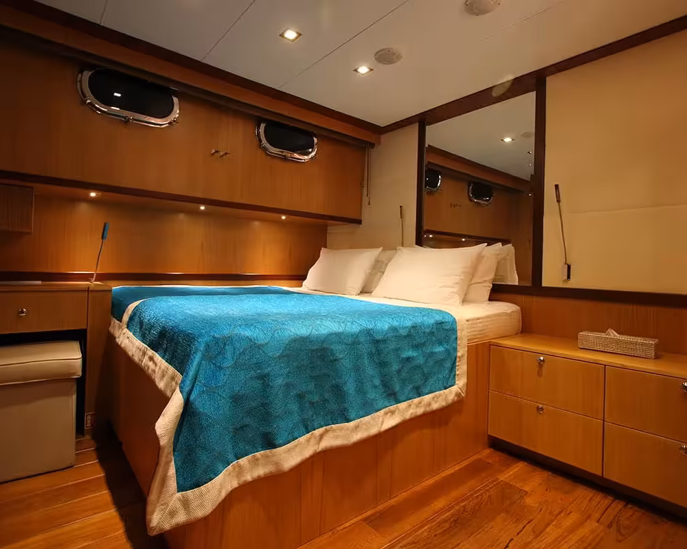 248040763-getaway-changable-twin-king-cabin-2