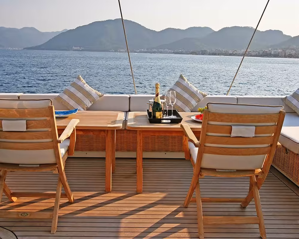 248040775-getaway-flybridge-sitting-area