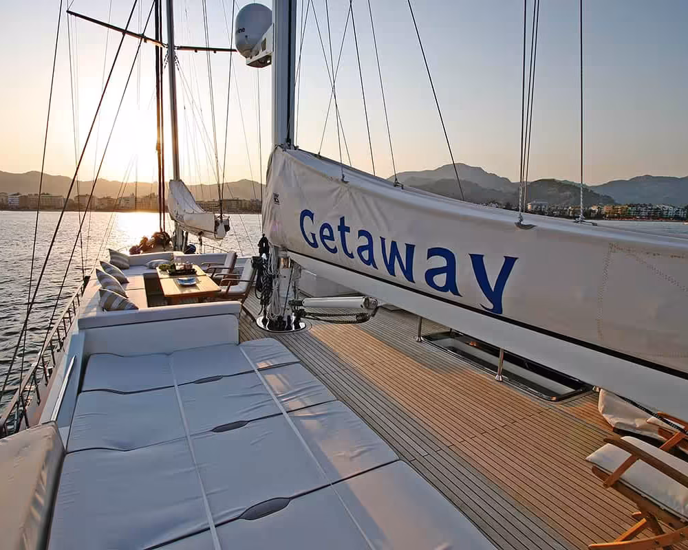248040777-getaway-flybridge-sun-matresses