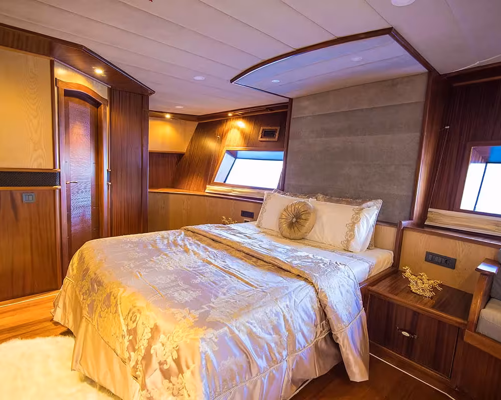 248047510-nevra-queen-master-cabin-2-1